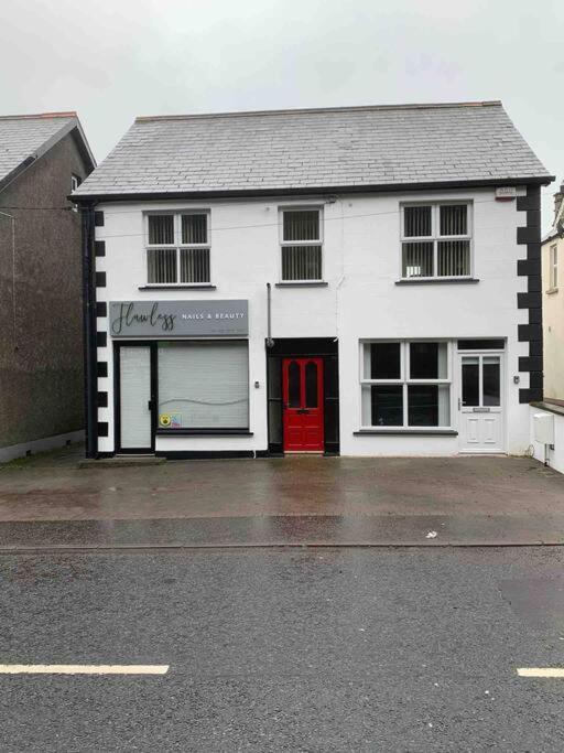 Newly Refurbished Village Flat Apartment