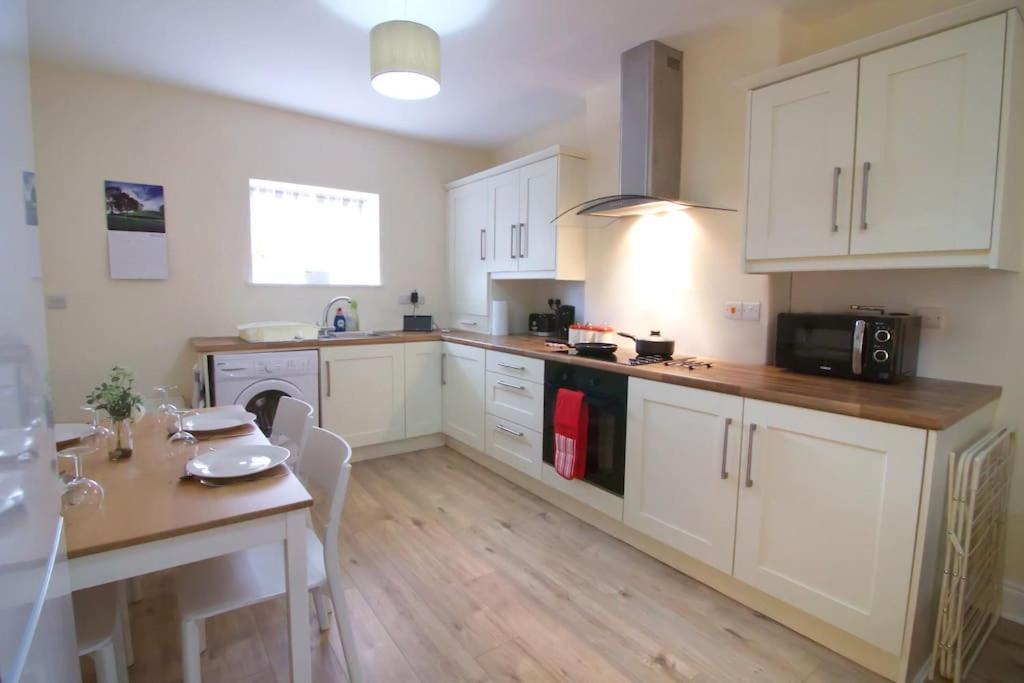 Apartment Newly Refurbished Village Flat *