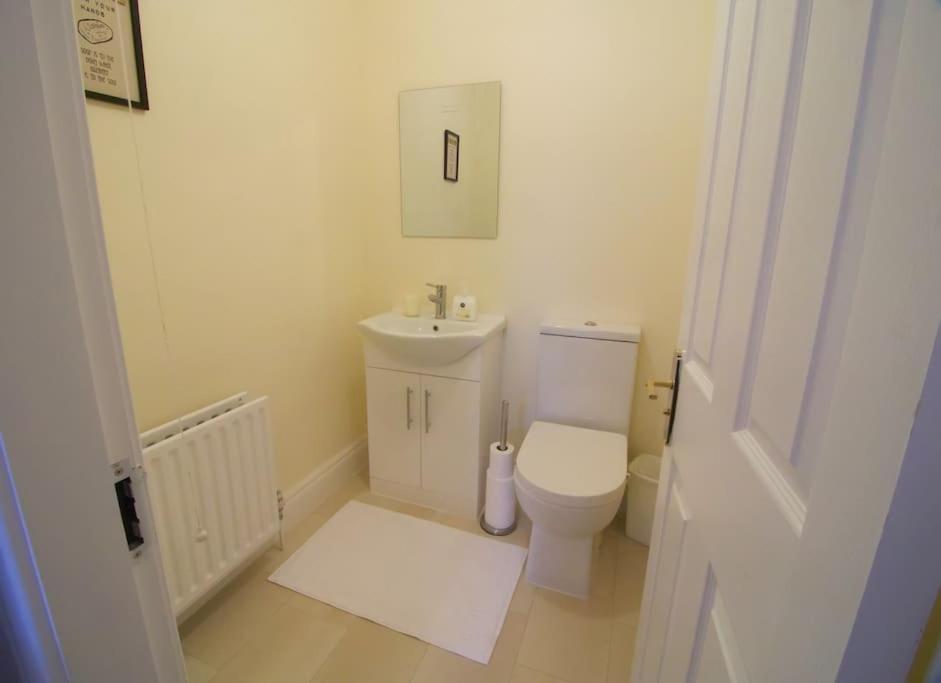 Newly Refurbished Village Flat *